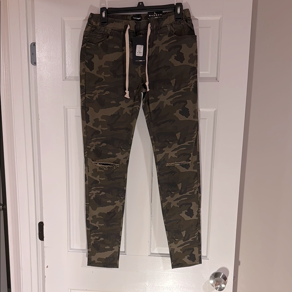 NWT Fashion Nova Distressed Skinny Camouflage Pants